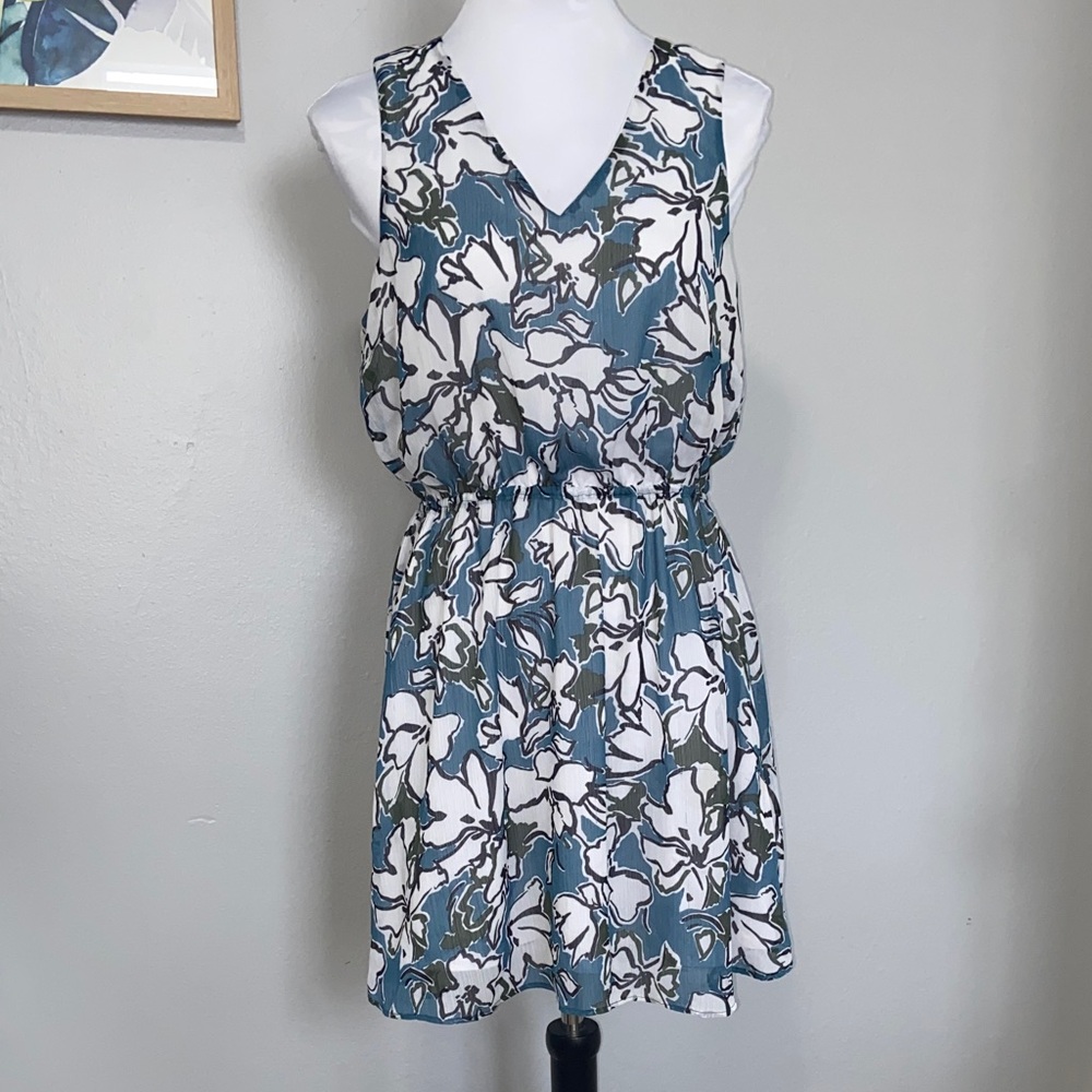 Banana Republic peekaboo back floral dress